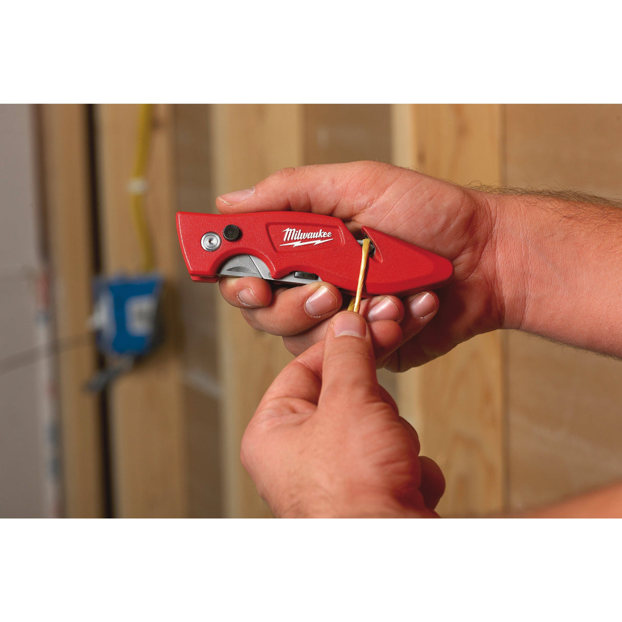 Cuțit utilitar tip flip FASTBACK™ Milwaukee