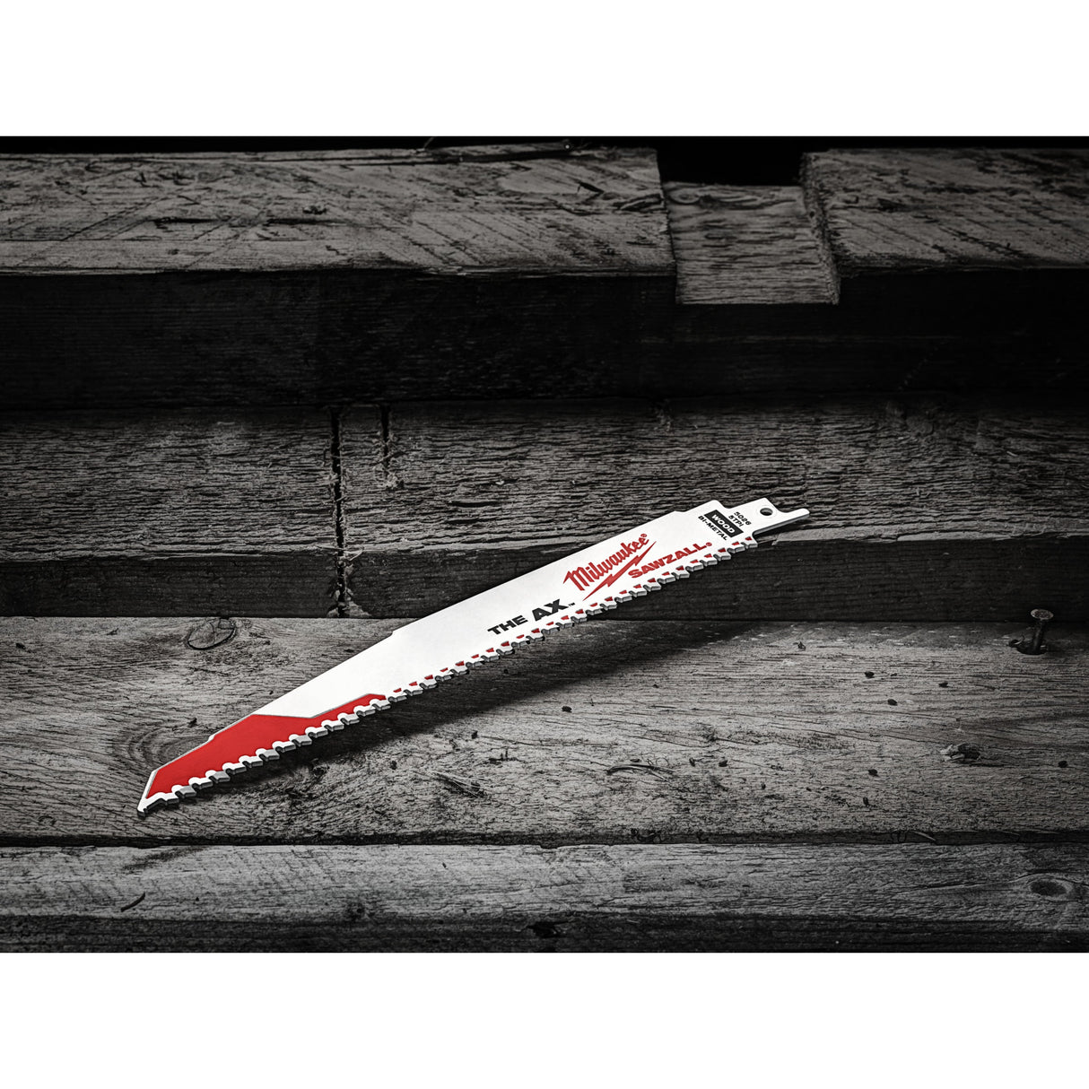 Lemn cu cuie: Pânze Heavy Duty AX™ pentru lucrări de demolare Milwaukee