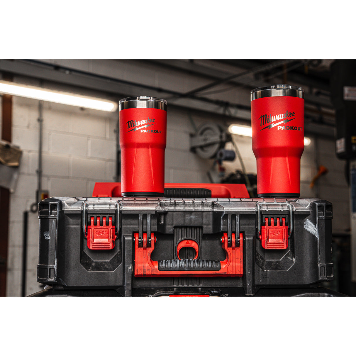 Milwaukee Cană termică roșie PACKOUT™ 887ml 4932479075