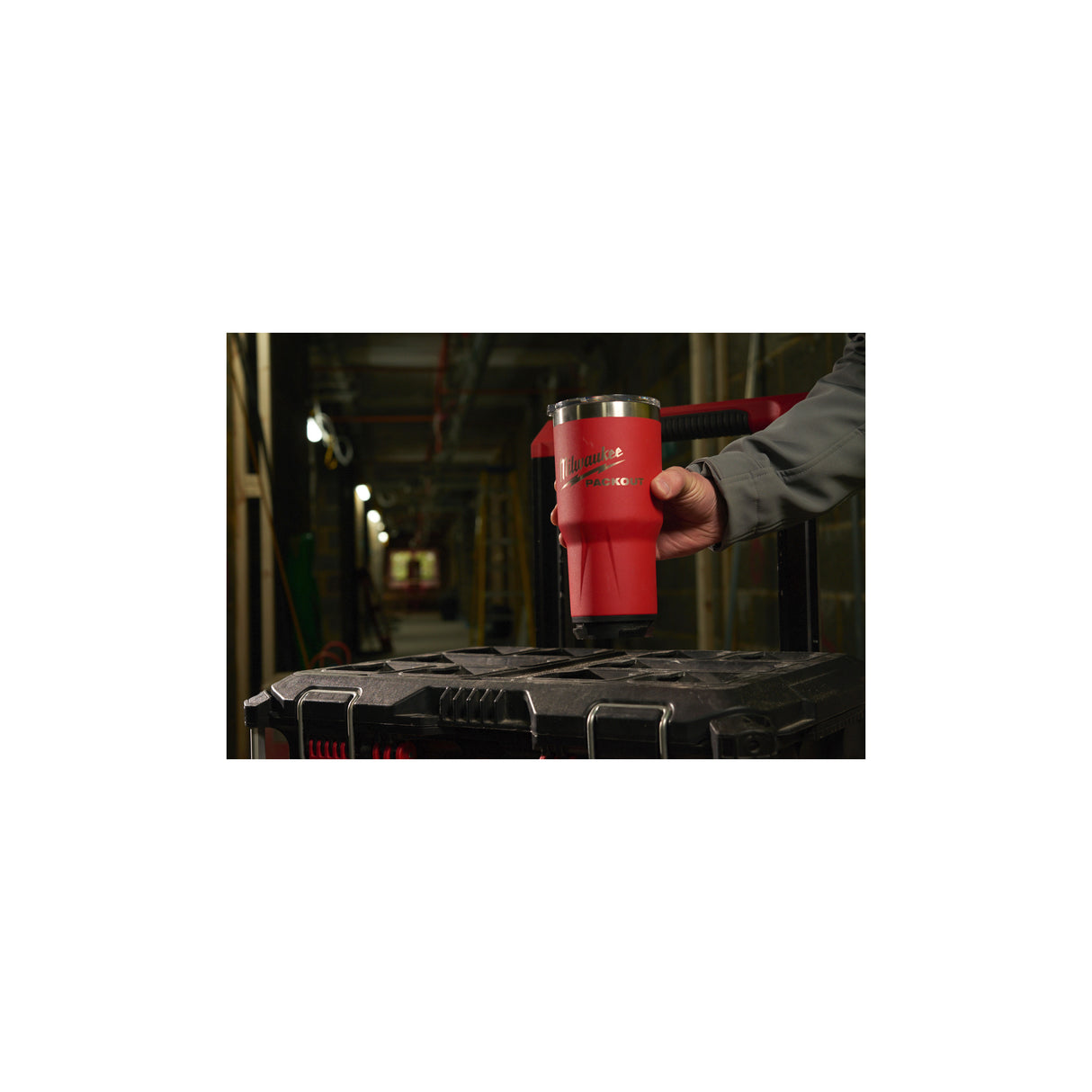 Milwaukee Cană termică roșie PACKOUT™ 887ml 4932479075