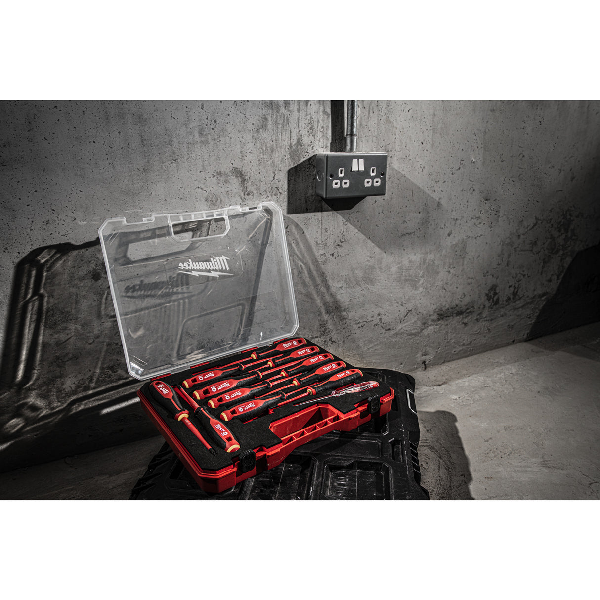 Milwaukee Set șurubelnițe tri-lobe vde - 12 bucăți (sl2.5 / sl3 / sl4 / sl5.5 / ph1 / ph2 / pz1 / pz2 / t10 / t15 / t20) 4932479095