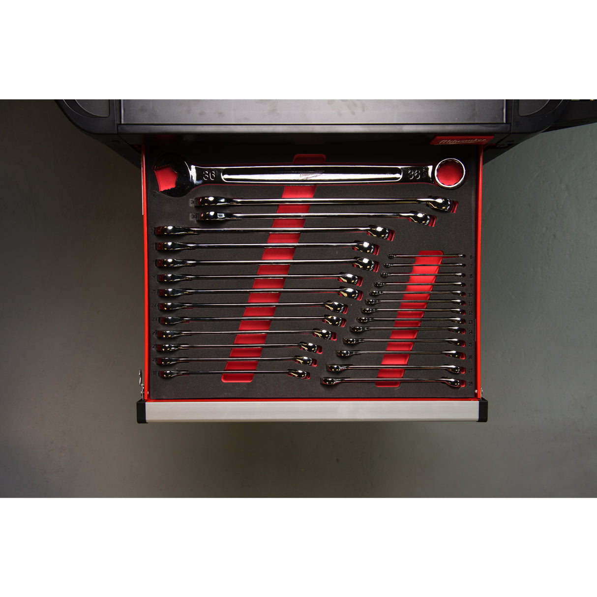 Milwaukee Set 27 bucăți chei fixe combinate max bite în inserții spumă 4932493247