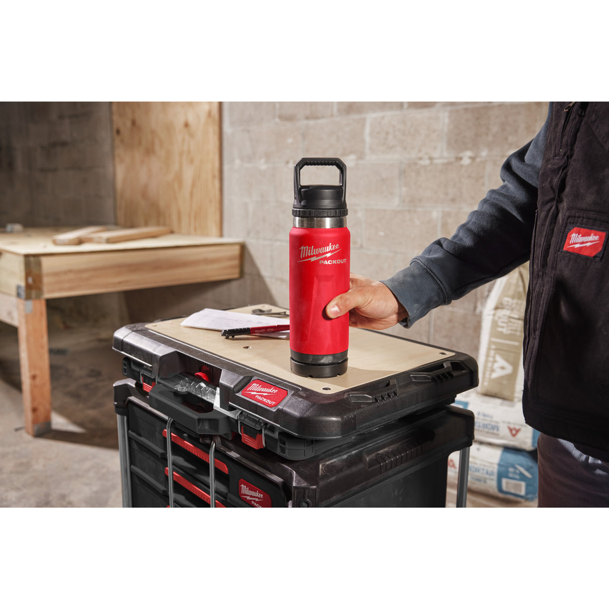 Milwaukee Sticlă roșie PACKOUT™ 532 ml cu capac 4932493991