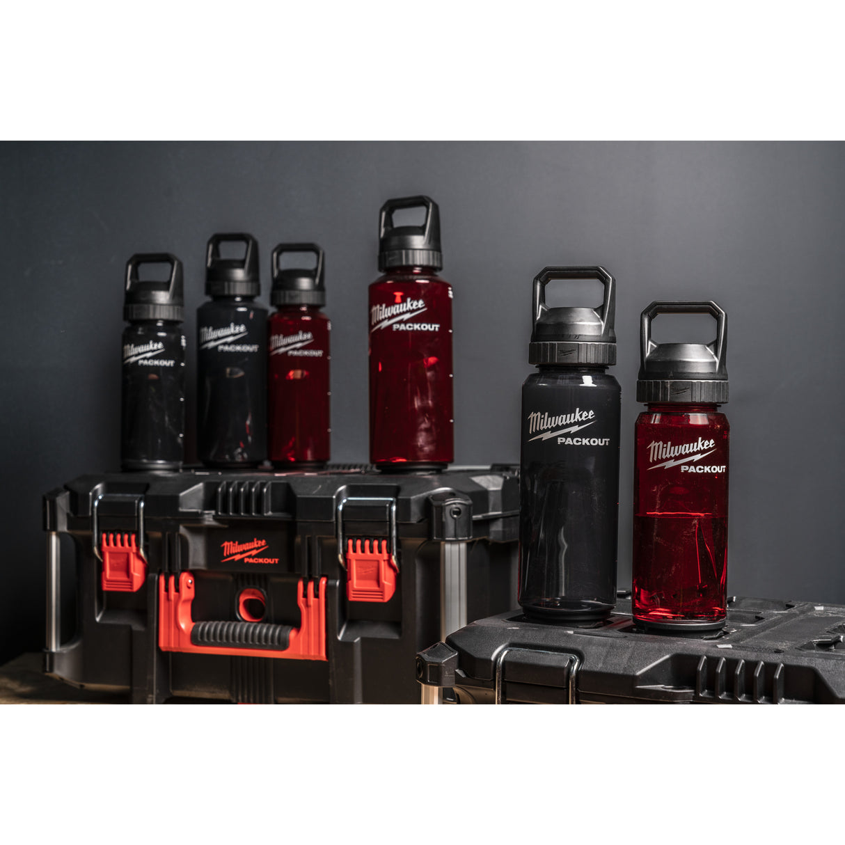 Milwaukee PACKOUT 1420ml Pl.Bottle Chug Lid Black 4932498641