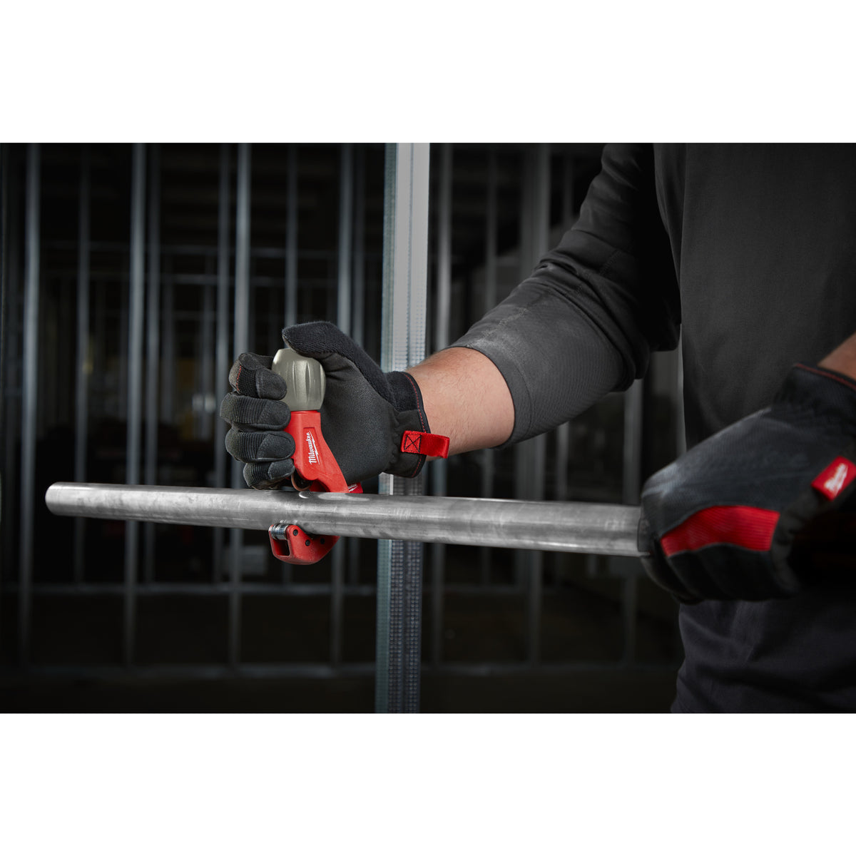 Cutter cu role pentru țevi din inox Milwaukee