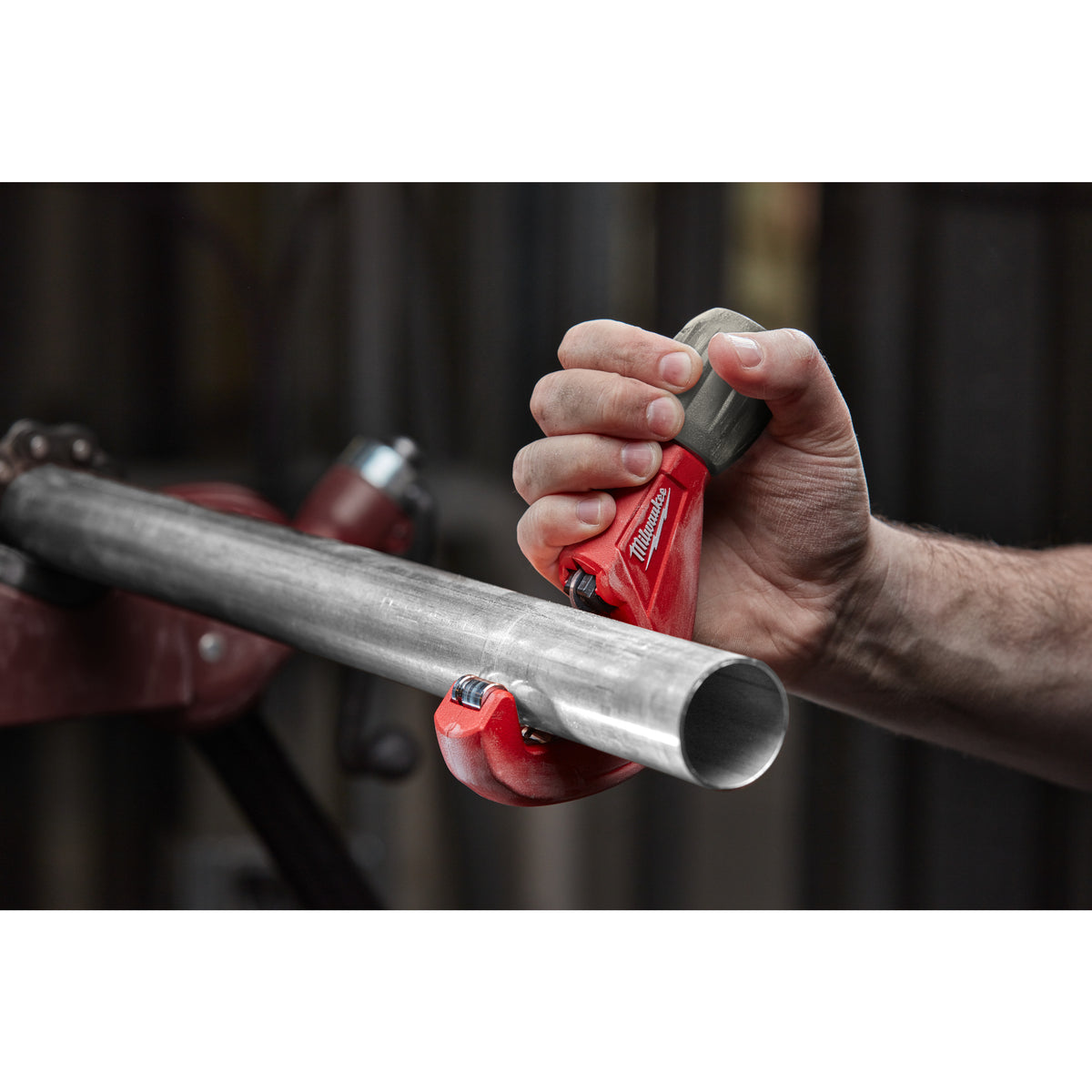 Cutter cu role pentru țevi din inox Milwaukee