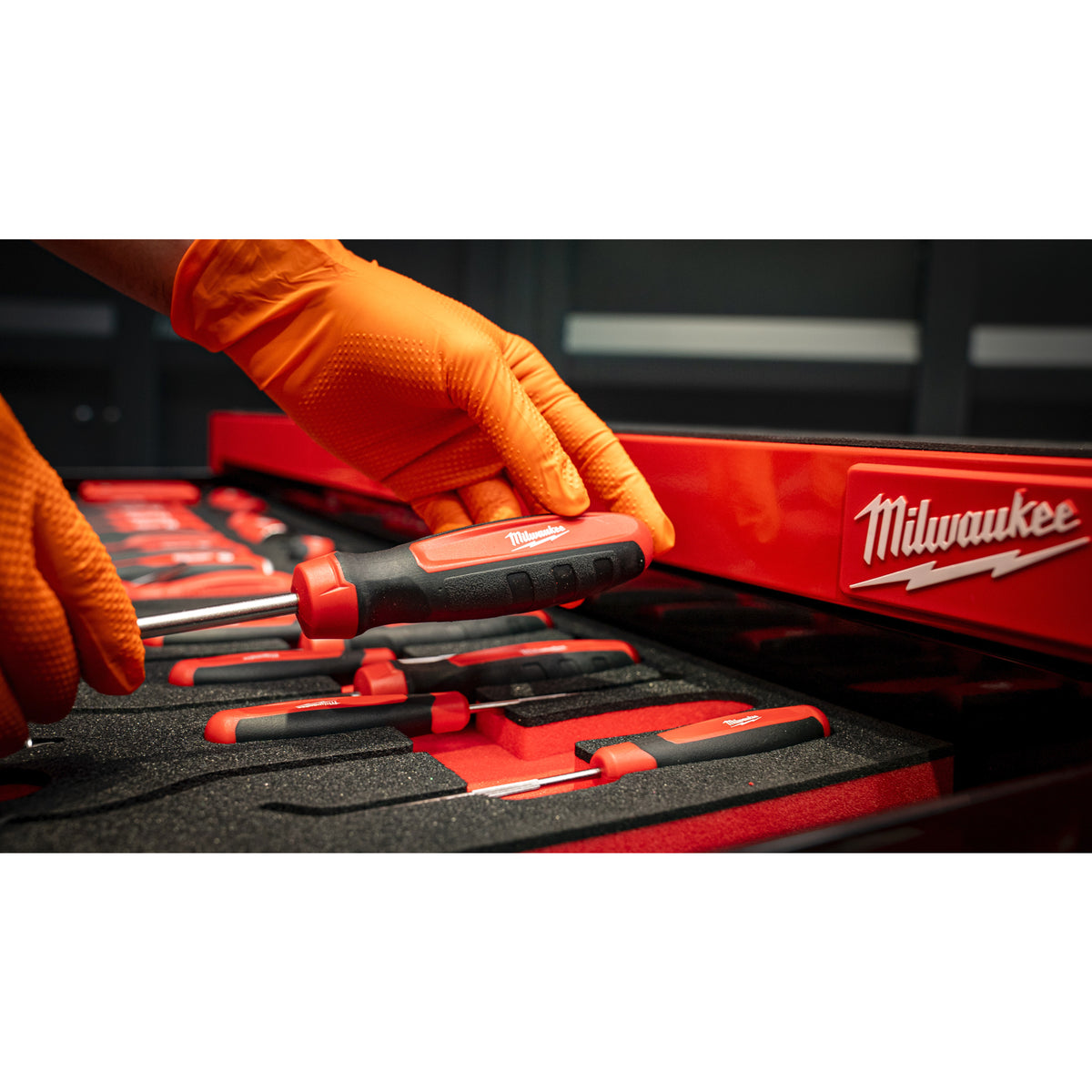 4932502079 TOOLGUARD™ Dulap premium 117 cm echipat cu 501 pc Milwaukee