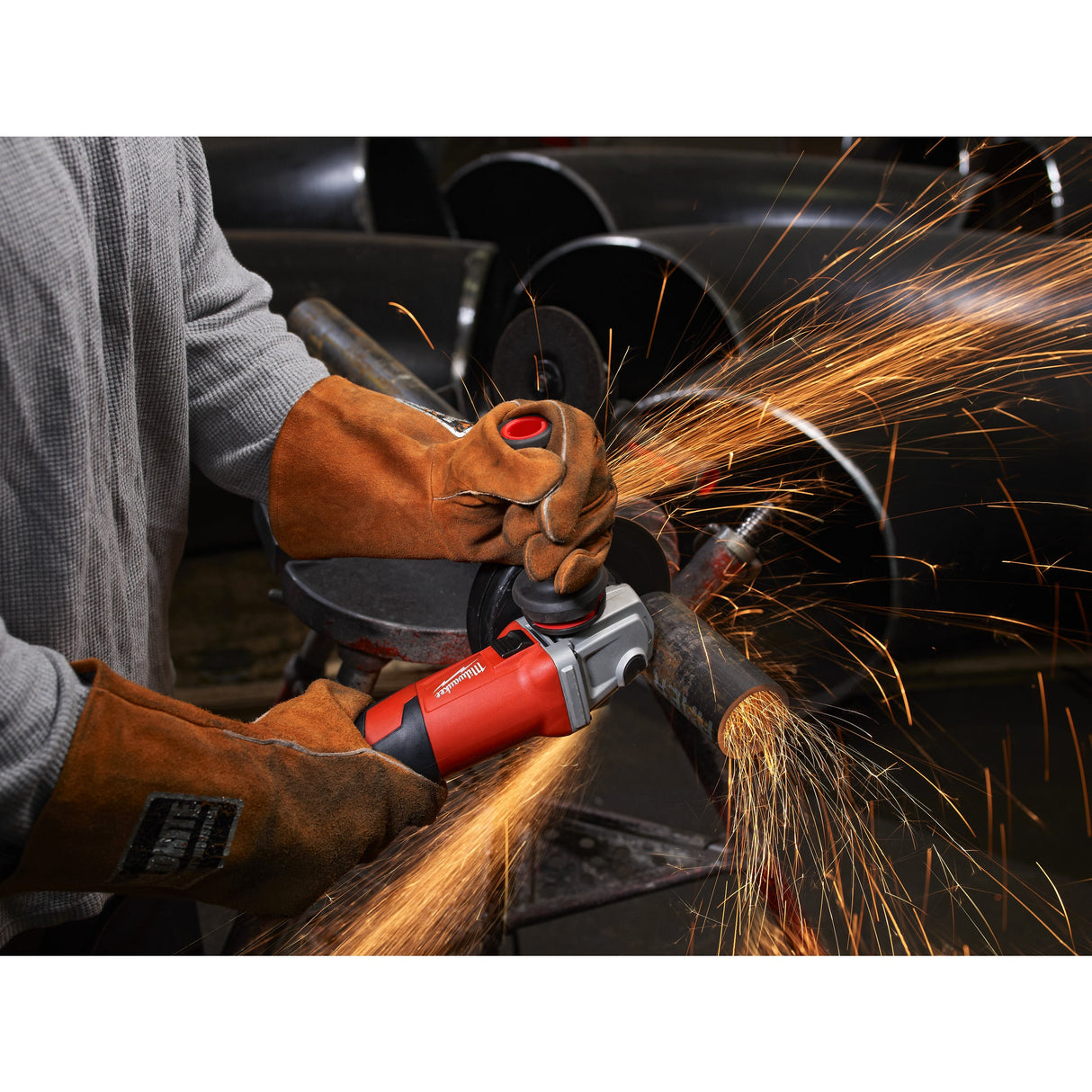 AGV 15 Polizor unghiular 125/150 mm 1550 W cu mâner anti-vibrații Milwaukee