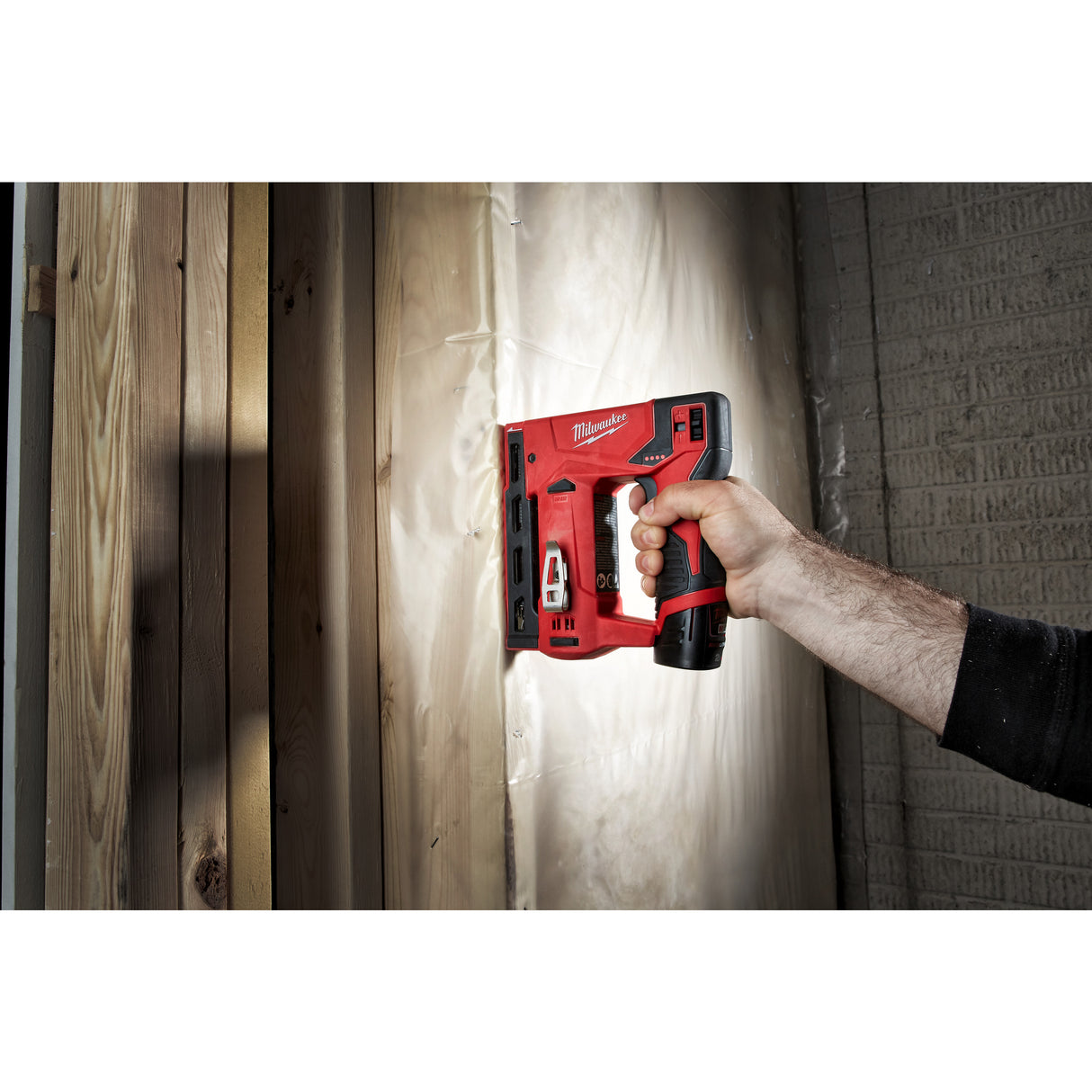 Milwaukee M12bst-202x capsator cu acumulator 4933459635