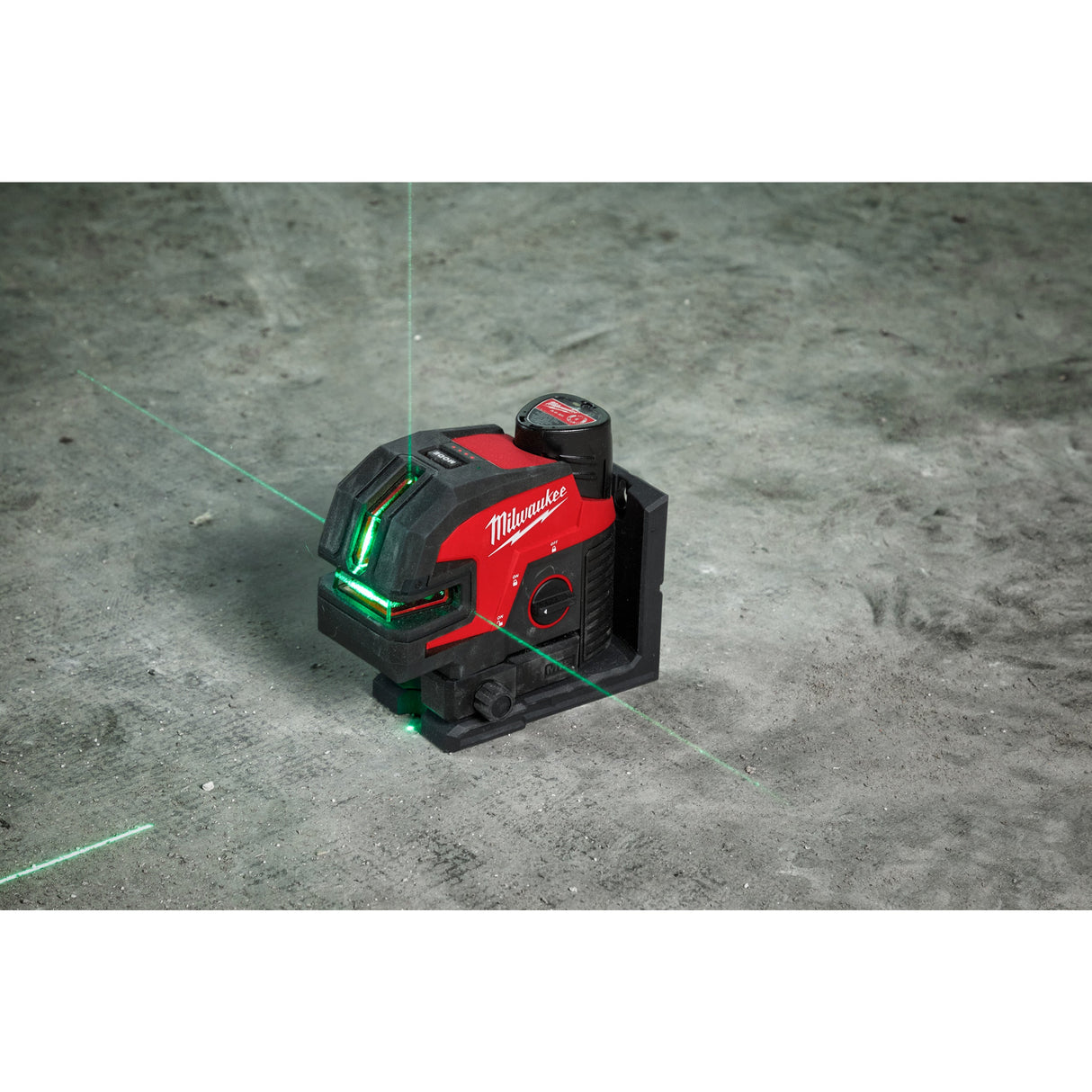 Nivelă laser M12™ cu linie transversală cu 4 puncte Milwaukee