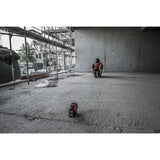 Nivelă laser M12™ cu linie transversală verde cu funcție fir cu plumb Milwaukee