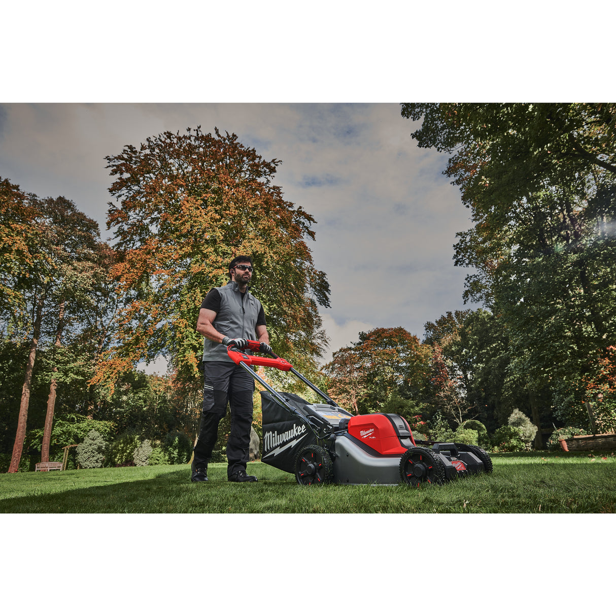 Milwaukee 4933499215 Mașină de tuns gazonul autopropulsată 46 cm M18 FUEL™