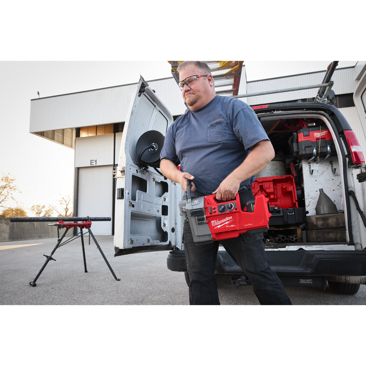 Mașină de canelat M18 FUEL™ 1 ¼″ - 4″ Milwaukee