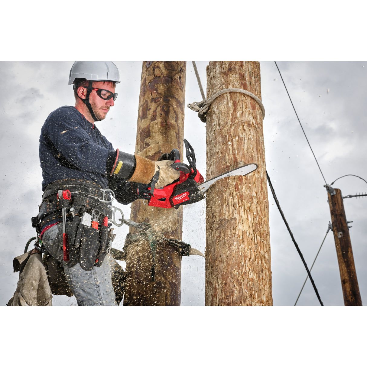 Milwaukee M18FTHCHS35-802 FIERĂSTRĂU TOP HANDLE CU LANȚ 35 CM 4933499222