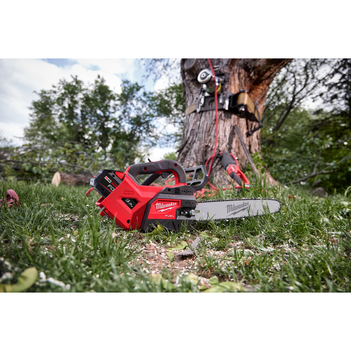 Milwaukee M18FTHCHS35-802 FIERĂSTRĂU TOP HANDLE CU LANȚ 35 CM 4933499222