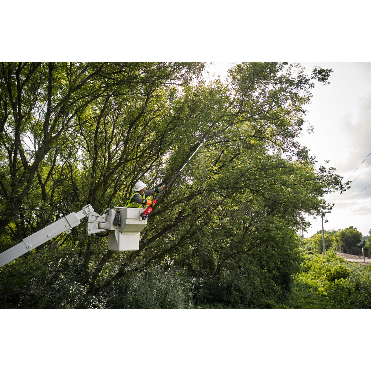 M18 FTPS30 Fierăstrău emondor telescopic M18 FUEL™ cu lamă 30 cm Milwaukee