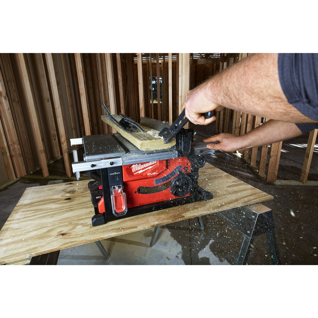 Fierăstrău cu masă M18 FUEL™ ONE-KEY™ Milwaukee