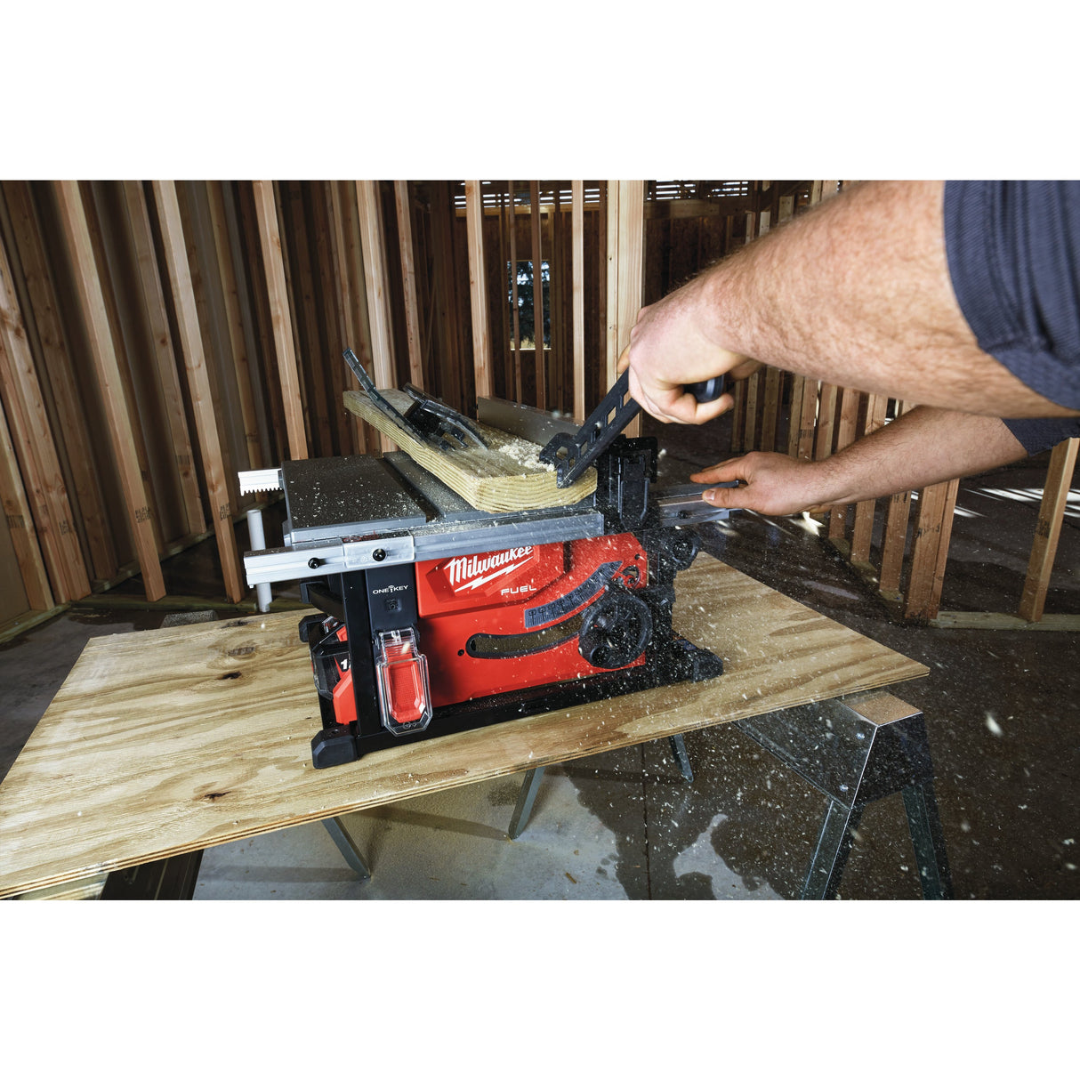 Fierăstrău cu masă M18 FUEL™ ONE-KEY™ Milwaukee