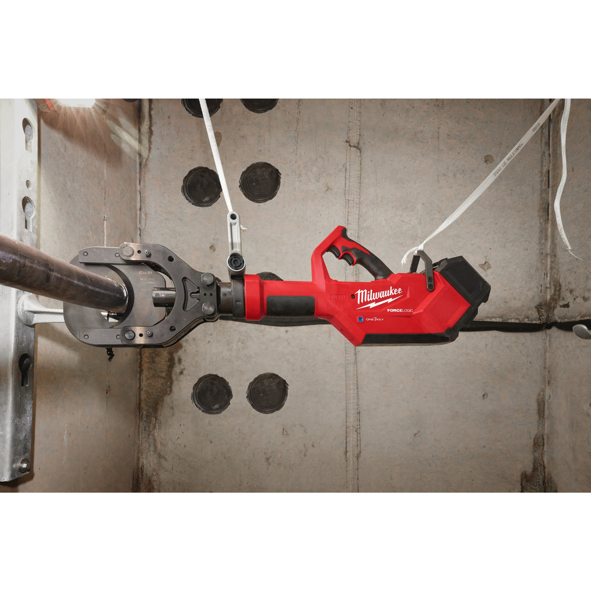 M18 HSFC125R Tăietor hidraulic pentru cabluri M18™ FORCE LOGIC™ 125 mm cu telecomandă Milwaukee