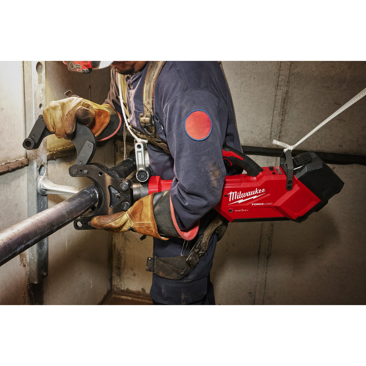 M18 HSFC125R Tăietor hidraulic pentru cabluri M18™ FORCE LOGIC™ 125 mm cu telecomandă Milwaukee