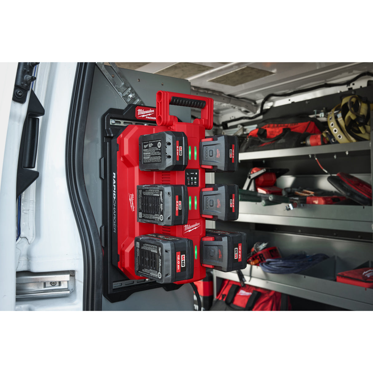 Milwaukee M18 MPC6 Încărcător rapid M18™ PACKOUT™ cu șase porturi 4932498551