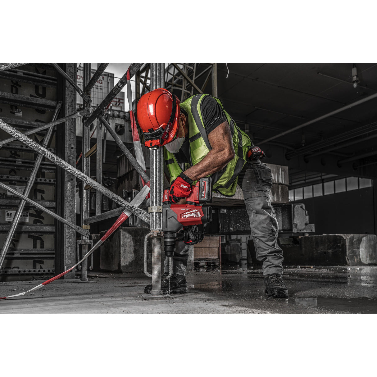 M18 ONEFHPX Ciocan rotopercutor SDS-Plus 32 mm cu 4 funcții M18 FUEL™ cu ONE-KEY™ și mandrină FIXTEC™ Milwaukee