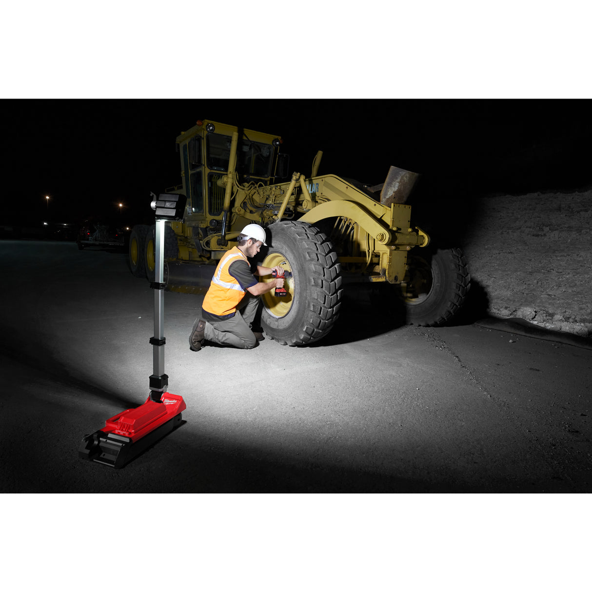 Milwaukee M18onersal turn de iluminat   4933459431