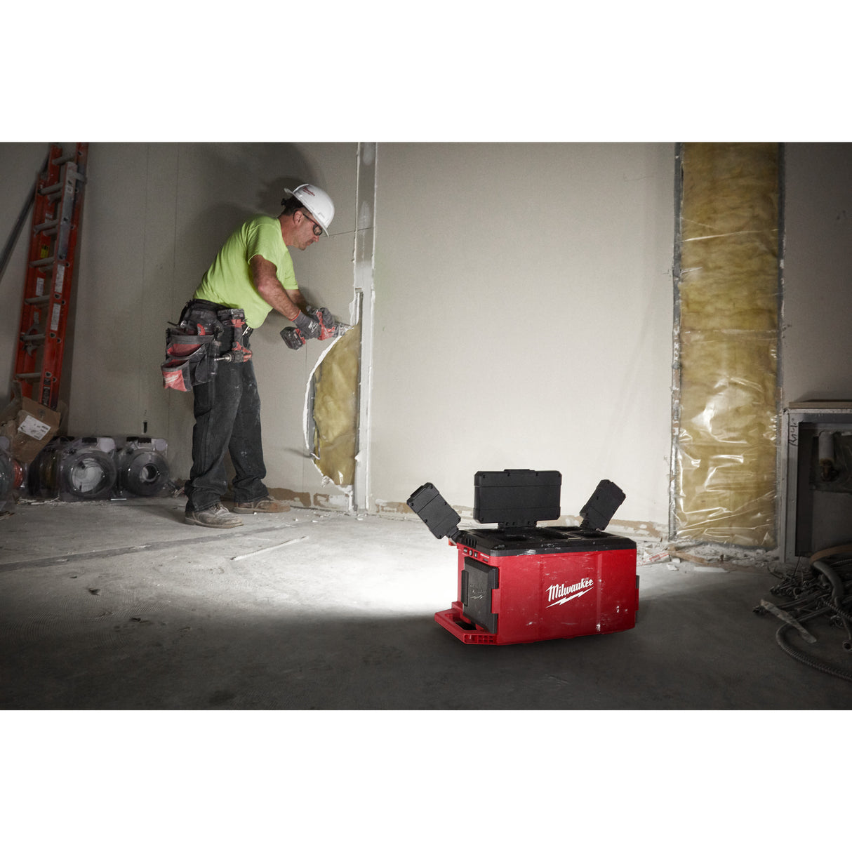 Milwaukee M18poalc-0 proiector cu încărcător   4933478120