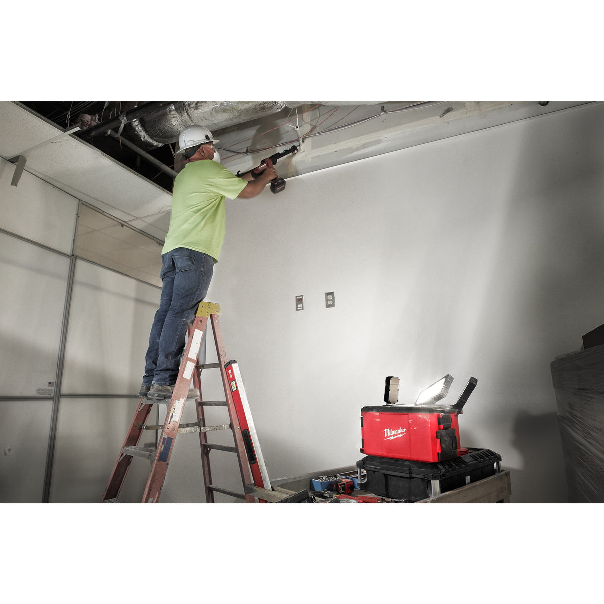 Milwaukee M18poalc-0 proiector cu încărcător   4933478120