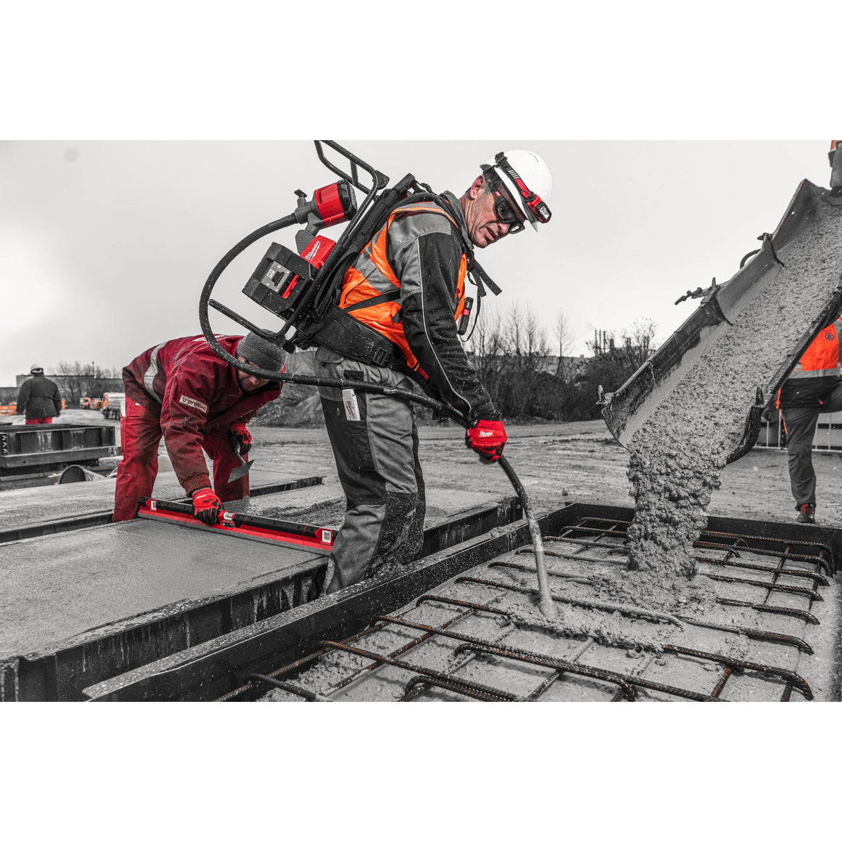 MXF CVBPKIT Vibrator de beton MX FUEL™ cu rucsac Milwaukee
