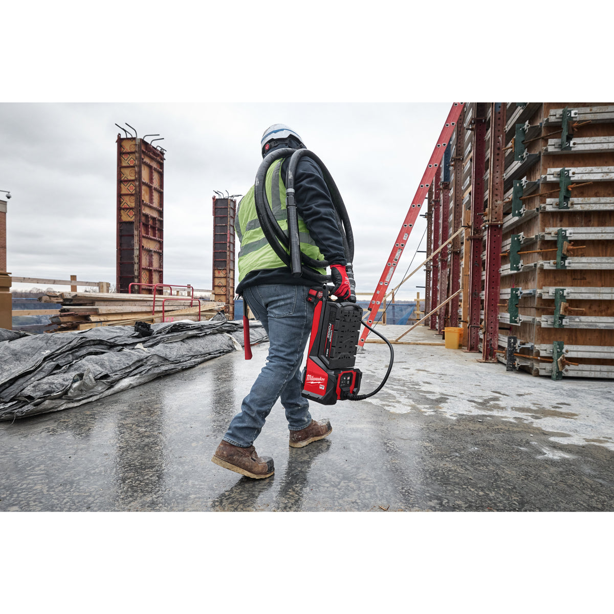 Vibrator de beton MX FUEL™ de înaltă frecvență Milwaukee