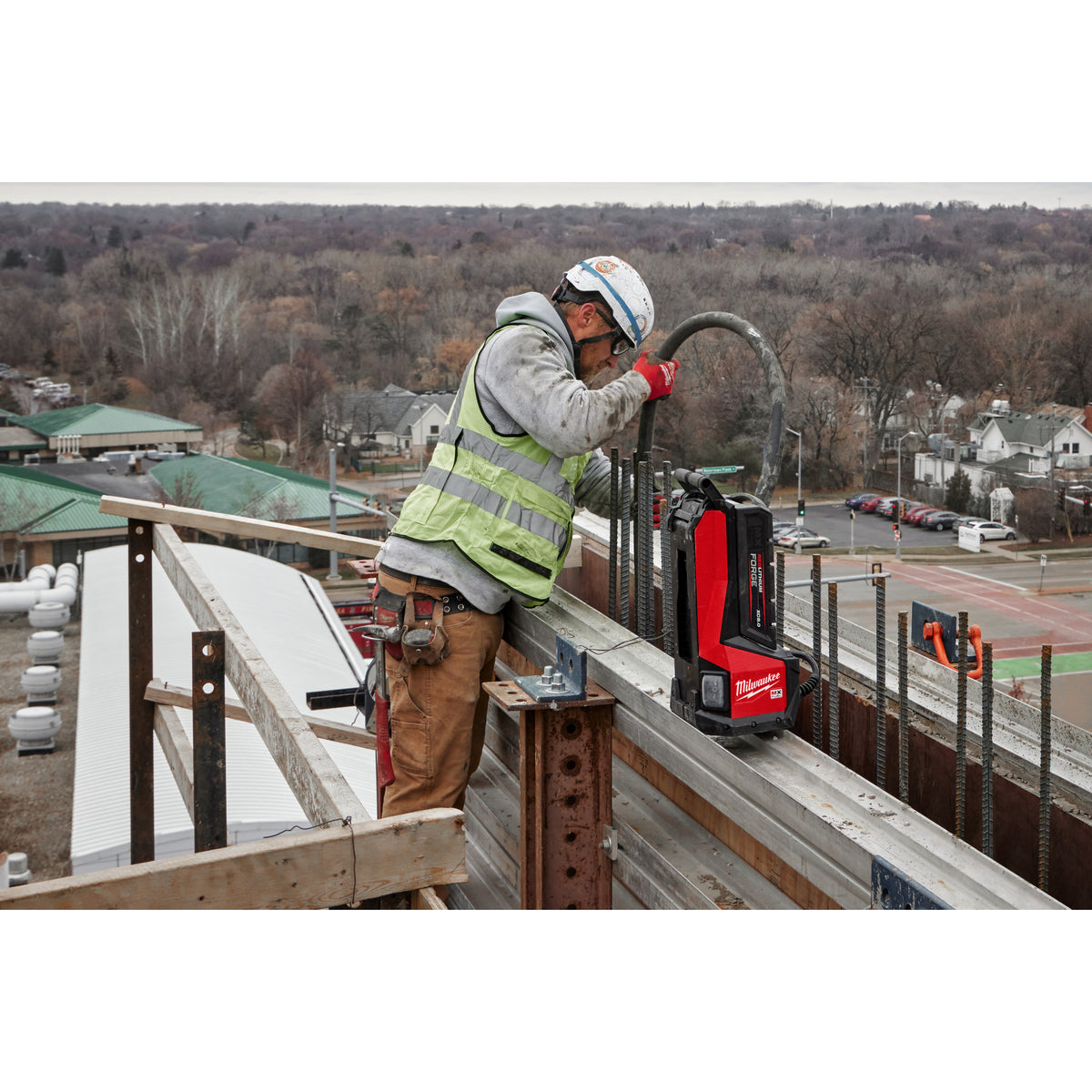 Vibrator de beton MX FUEL™ de înaltă frecvență Milwaukee