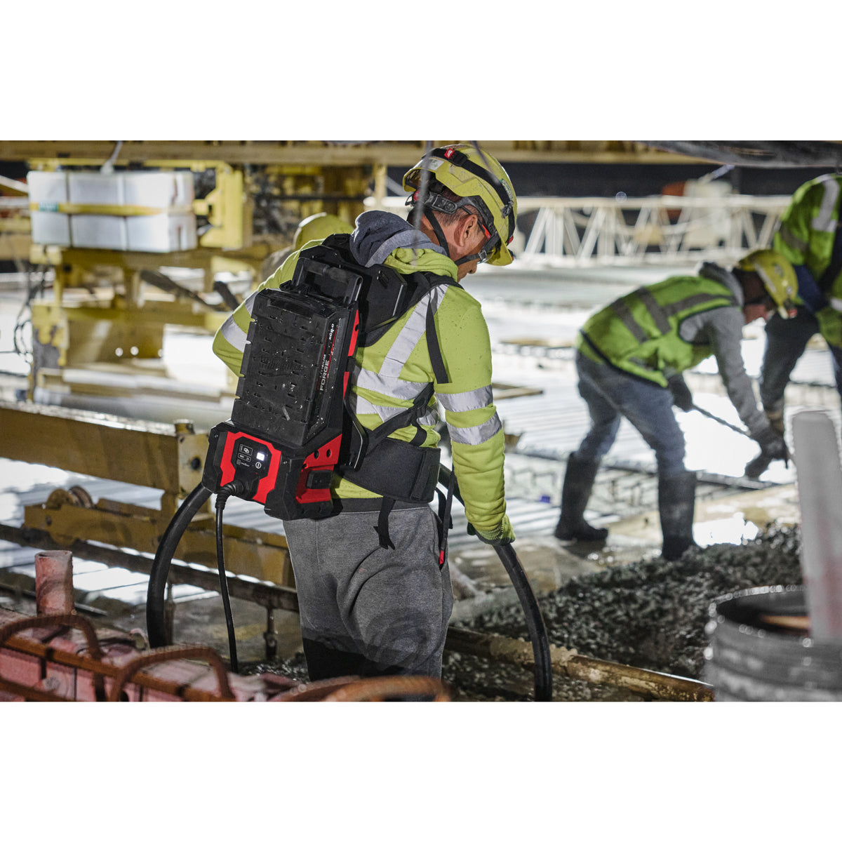 Vibrator de beton MX FUEL™ de înaltă frecvență Milwaukee