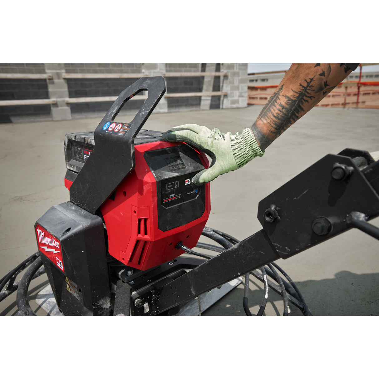 Milwaukee 4933498326 MXF WBT90-0 Mașină de finisat beton mx FUEL™ 900 mm