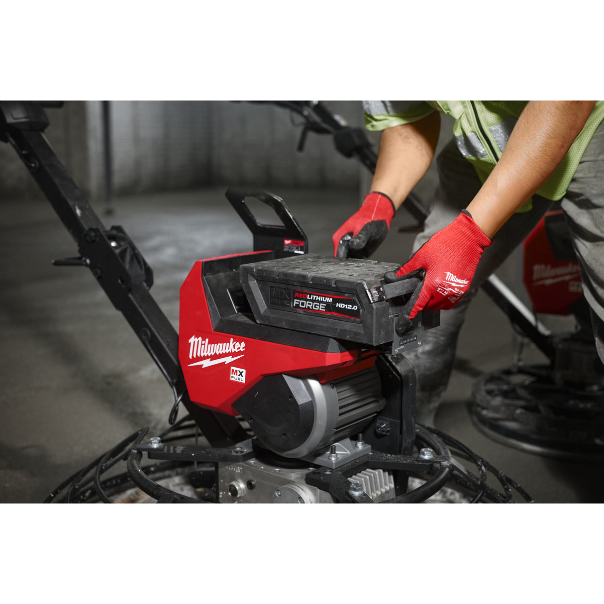 Milwaukee 4933498326 MXF WBT90-0 Mașină de finisat beton mx FUEL™ 900 mm