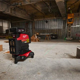 baza milwaukee pentru laser montata pe santier