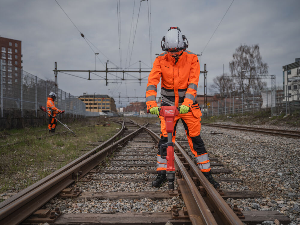 mecanic care face mentananta cailor ferate