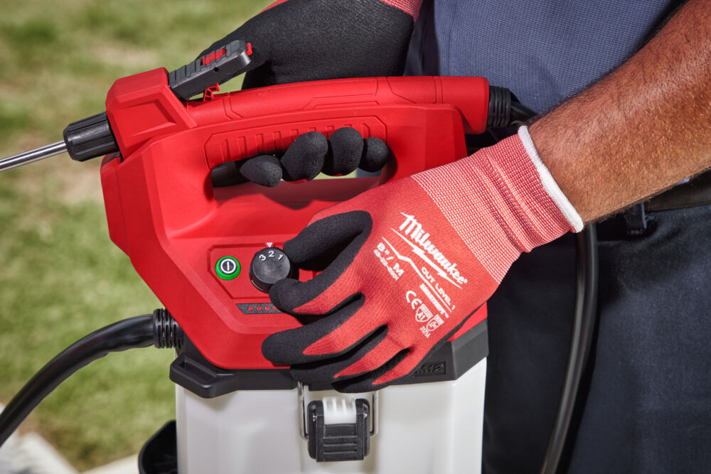 Pulverizare substanțe cu echipament Milwaukee M12